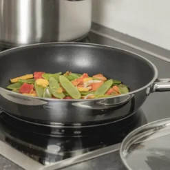 Rösle RÖSLE ELEGANCE Bratpfanne Ø 28 Cm, Edelstahl 18/10, Universalpfanne Mit Antihaftversiegelung ProPlex, Spülmaschinen-, Backofen- Und Induktionsgeeignet 11 Rösle RÖSLE ELEGANCE Bratpfanne Ø 28 Cm, Edelstahl 18/10, Universalpfanne Mit Antihaftversiegelung ProPlex, Spülmaschinen-, Backofen- Und Induktionsgeeignet -Günstiges Herd Genuss Geschäft 351d01b255c87bb8f08ea55938793391