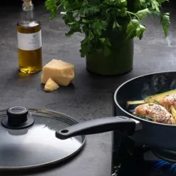 WOLL 'Diamond LITE Induktion, Guss-Hochrandpfanne, AS Ø28cm 7cm Hoch, 3,5l' 39 WOLL 'Diamond LITE Induktion, Guss-Hochrandpfanne, AS Ø28cm 7cm Hoch, 3,5l' -Günstiges Herd Genuss Geschäft 59fea77c92864ac061aeda77836a3697