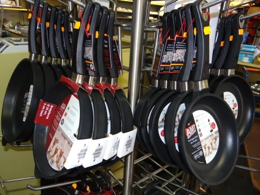 AMT Gastroguss I-528 Bratpfanne, 28 Cm Max. Durchmesser, Gusseisen/Gussaluminium, Induktionsherd-geeignet, Antihaftbeschichtung 9 AMT Gastroguss I-528 Bratpfanne, 28 Cm Max. Durchmesser, Gusseisen/Gussaluminium, Induktionsherd-geeignet, Antihaftbeschichtung – Bild 7