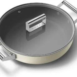 SMEG Servierpfanne Mit Deckel Matt Creme - Ø 28 Cm / 3,7 Liter -Günstiges Herd Genuss Geschäft 6d22b28c23d269d129b170792d7950d3