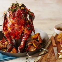 Jamie Oliver BBQ Hähnchenbräter Profi Chicken Bräter Hähnchengriller Hähnchen Bier Bierdose Hähnchenhalter Grillschale Grillpfanne