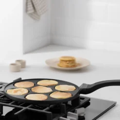 Navaris Augenpfanne Pancake Maker Blinipfanne - 27cm Pfanne Pfannkuchenpfanne Mit 7 Löchern - Bratpfanne Für Alle Herdarten - Antihaftbeschichtung -Günstiges Herd Genuss Geschäft 8ac792ad2bef2727408a3a742e0846d5