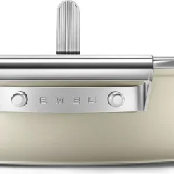SMEG Servierpfanne Mit Deckel Matt Creme - Ø 28 Cm / 3,7 Liter -Günstiges Herd Genuss Geschäft 920b5c3a52342e4792afc5475de413dc