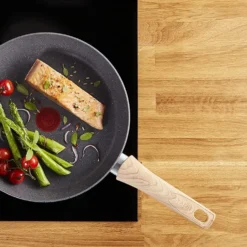 TEFAL G2660602 NATURAL FORCE Pfanne 28 Cm, Mineralia + Antihaftbeschichtung, Alle Kochfelder Inklusive Induktion -Günstiges Herd Genuss Geschäft b02d6bae4ebcdcdfd674264d59b6815b