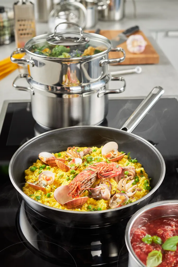 Rösle RÖSLE ELEGANCE Bratpfanne Ø 28 Cm, Edelstahl 18/10, Universalpfanne Mit Antihaftversiegelung ProPlex, Spülmaschinen-, Backofen- Und Induktionsgeeignet 4 Rösle RÖSLE ELEGANCE Bratpfanne Ø 28 Cm, Edelstahl 18/10, Universalpfanne Mit Antihaftversiegelung ProPlex, Spülmaschinen-, Backofen- Und Induktionsgeeignet – Bild 2