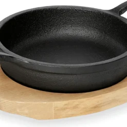 Servierpfanne Mit Holzuntersetzer, Gusseisen Unbeschichtet, 10-18 Cm Ø Wählbar : Servierpfanne Mit Holzuntersetzer, Ø 18 Cm, Variante: Servierpfanne Mit Holzuntersetzer, Ø 18 Cm