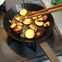 Turk 65228 Bratpfanne Ø 28cm, Aus Schmiedeeisen, Mit Hakenstiel, Schwarz -Günstiges Herd Genuss Geschäft f412151dd7bb03db4ee5d43a7ea79d6c